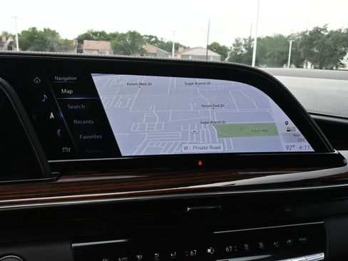 Used 2023 Cadillac Escalade Luxury AWD/4WD image 12