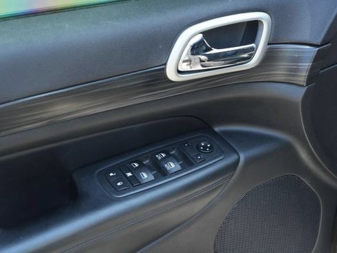 Used 2019 Jeep Grand Cherokee Altitude AWD/4WD image 15