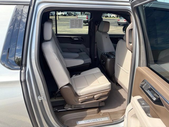 Used 2025 Chevrolet Suburban Z71 w/ Z71 Off-Road Package AWD/4WD image 15