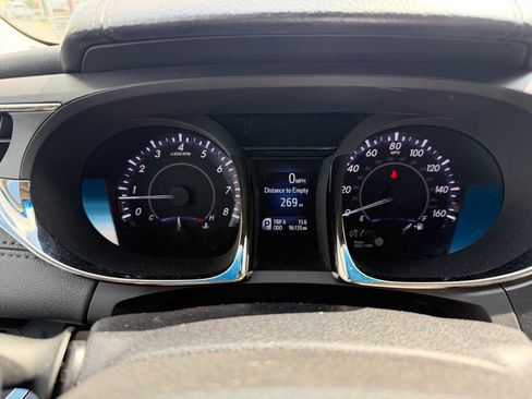 Used 2013 Toyota Avalon Limited w/ Technology Pkg FWD image 19