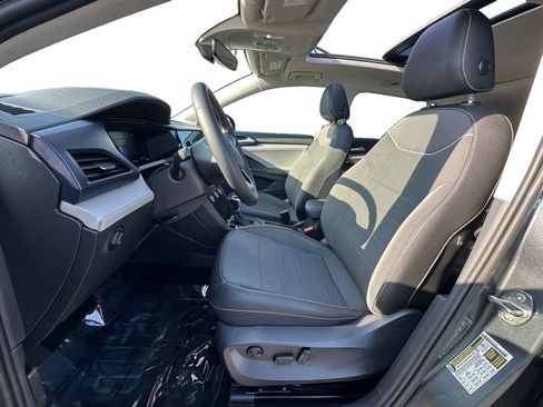 Used 2024 Volkswagen Taos SE image 9