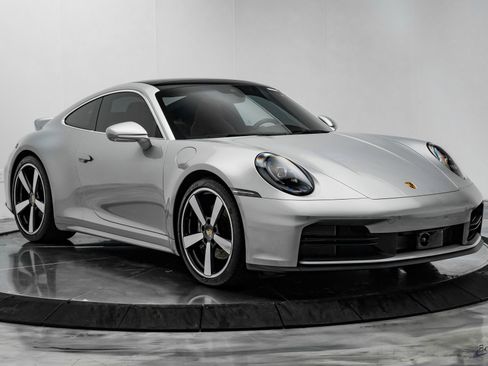 Used 2025 Porsche 911 Carrera image 25