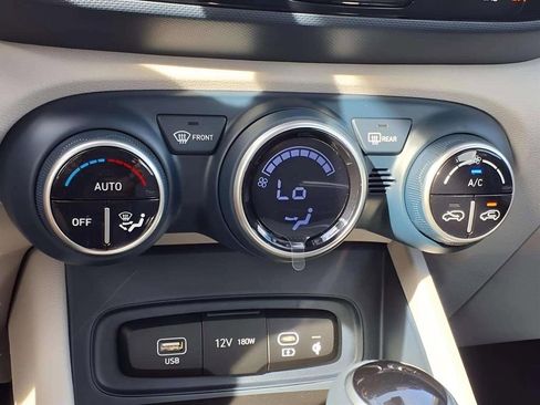 New 2025 Hyundai Venue Limited image 15