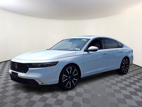 Used 2023 Honda Accord Touring image 3