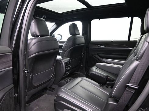 Used 2024 Jeep Grand Cherokee L Limited w/ Luxury Tech Group II image 31