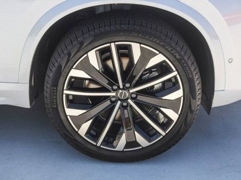 New 2025 Volvo XC90 B5 Plus w/ Protection Package Premier image 9