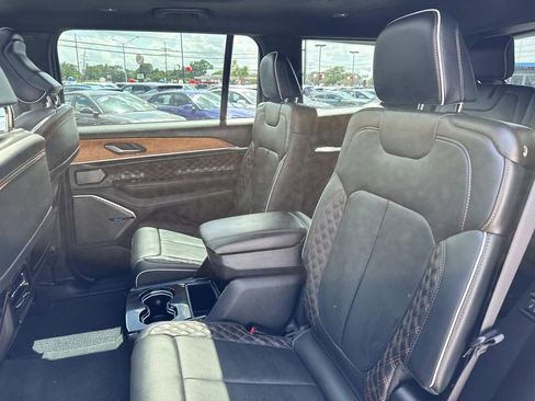 Used 2023 Jeep Grand Cherokee L Summit AWD/4WD image 16