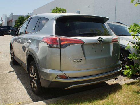 Used 2018 Toyota RAV4 XLE FWD image 3