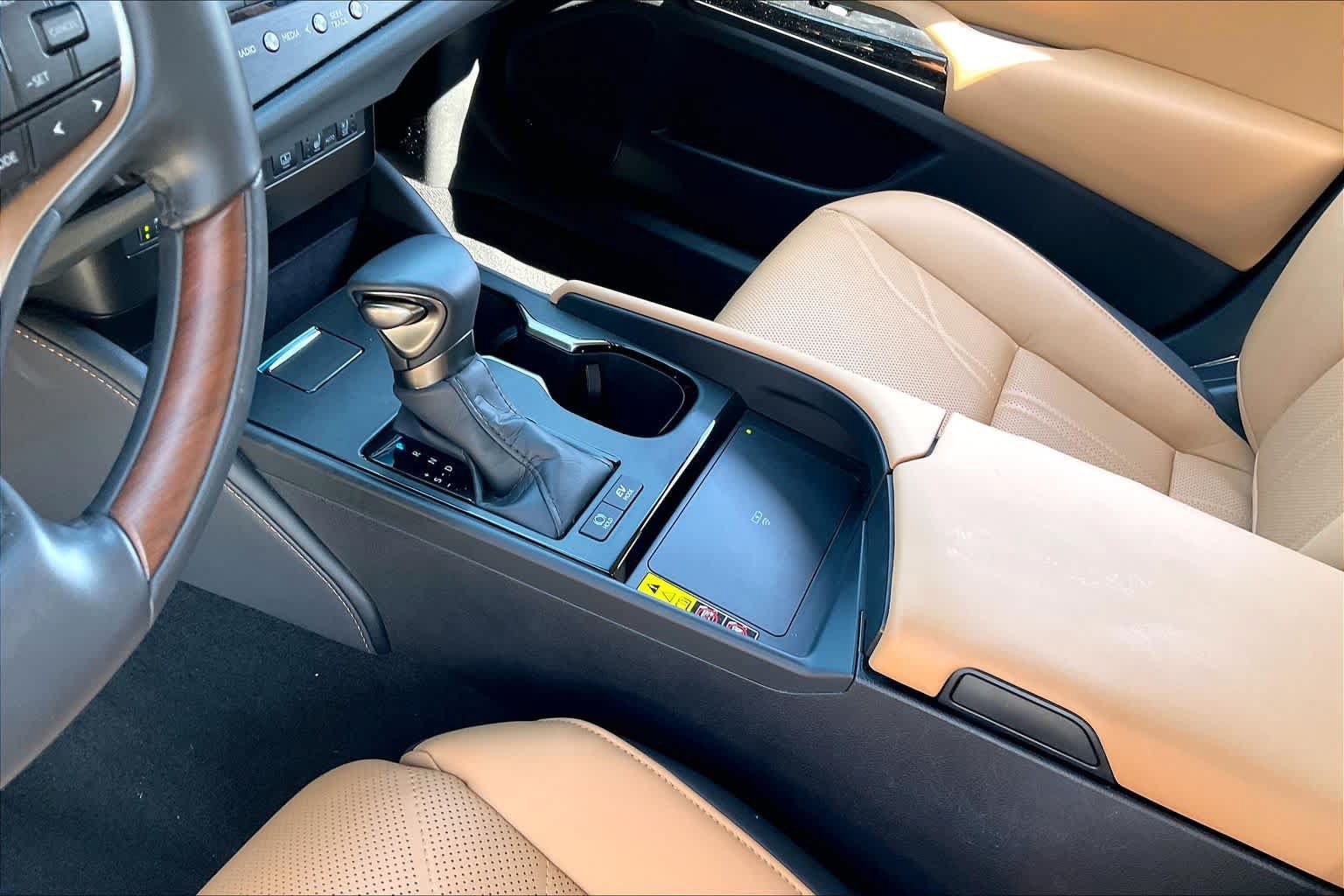 Used 2024 Lexus ES 300h Ultra Luxury w/ Accessory Package (Z2) FWD image 14