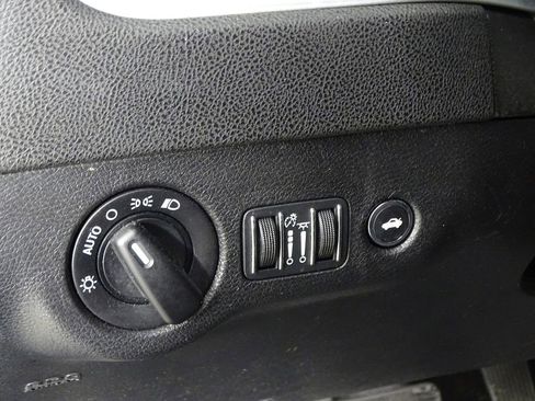 Used 2020 Dodge Charger SXT w/ Blacktop Package image 17