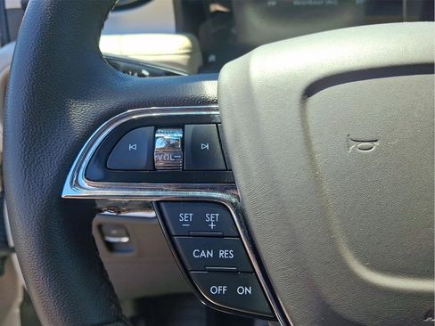 Used 2023 Lincoln Nautilus FWD image 8