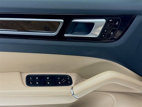 Certified 2020 Porsche Cayenne image 11