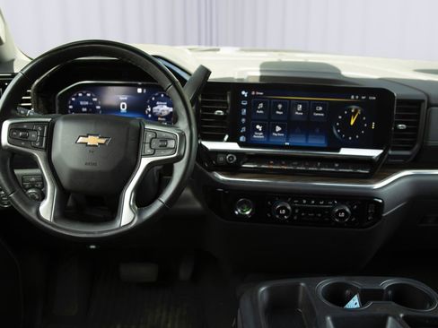 Used 2023 Chevrolet Silverado 1500 LT AWD/4WD image 3