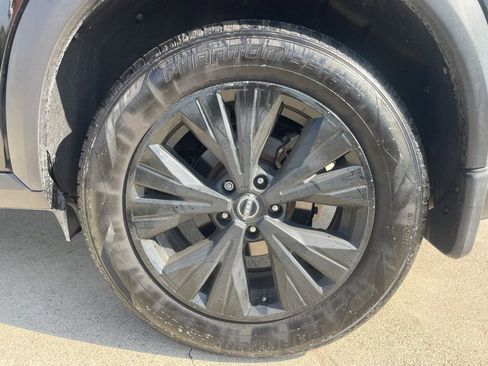 Certified 2022 Nissan Rogue SV image 17