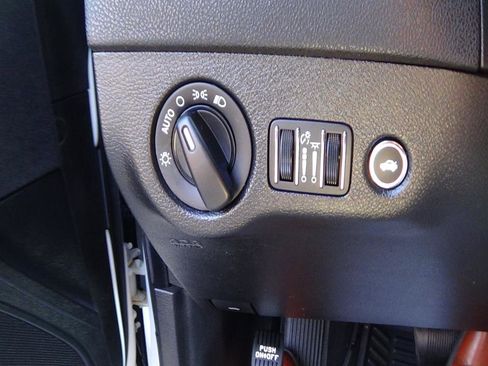 Certified 2022 Dodge Charger SXT image 17