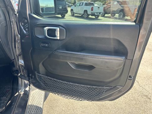 Used 2018 Jeep Wrangler Unlimited Sahara w/ Safety Group image 15