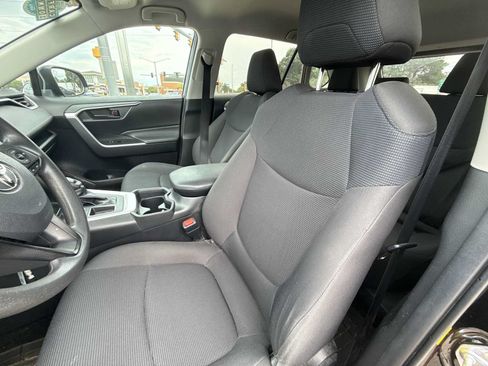 Used 2020 Toyota RAV4 LE w/ Carpet Mat Package FWD image 30