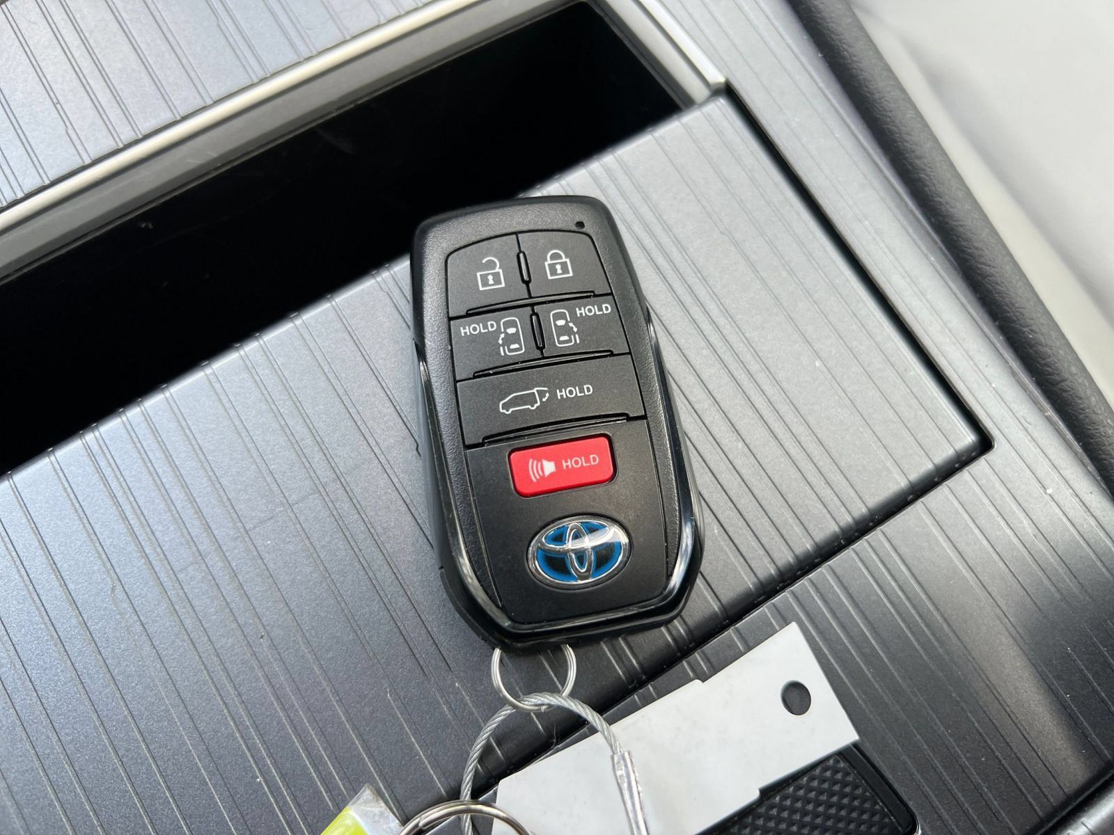 Used 2025 Toyota Sienna XLE FWD image 21