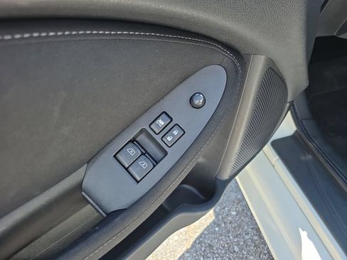 Used 2018 Nissan 370Z Roadster RWD image 16