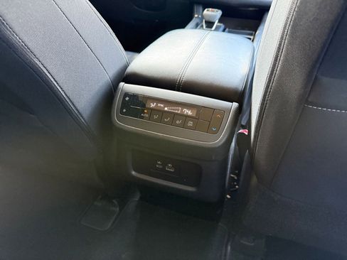 Used 2025 Nissan Pathfinder SV FWD image 24