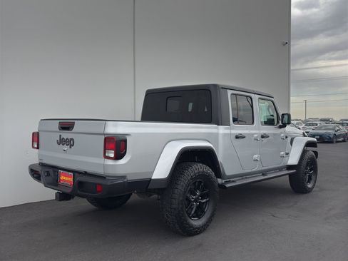 Certified 2022 Jeep Gladiator Sport image 3
