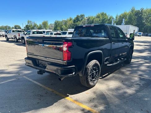 Used 2024 Chevrolet Silverado 2500 LT w/ Midnight Edition AWD/4WD image 3