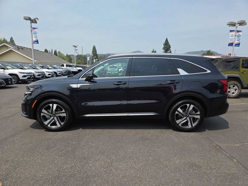 Used 2024 Kia Sorento EX w/ Panoramic Sunroof Package AWD/4WD image 11