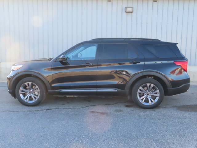 Used 2022 Ford Explorer XLT w/ Equipment Group 202A AWD/4WD image 8