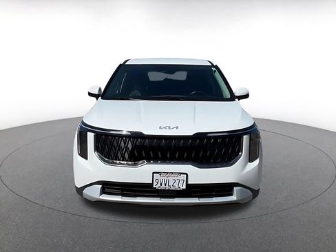 Used 2026 Kia Carnival FWD image 4