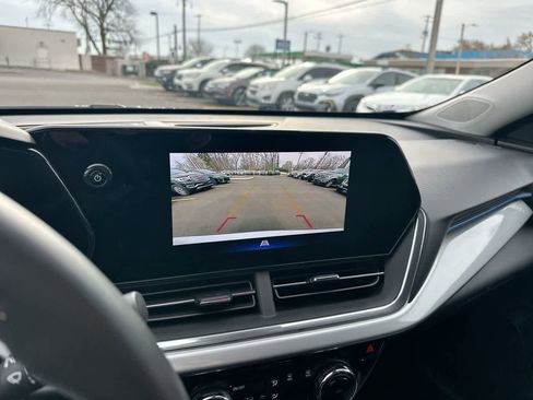 Used 2025 Chevrolet Trax LT w/ LT Convenience Package image 31