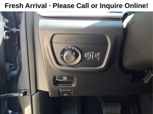 Used 2023 Jeep Grand Cherokee Laredo AWD/4WD image 14