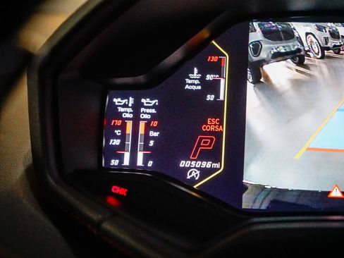 Used 2022 Lamborghini Huracan EVO image 22