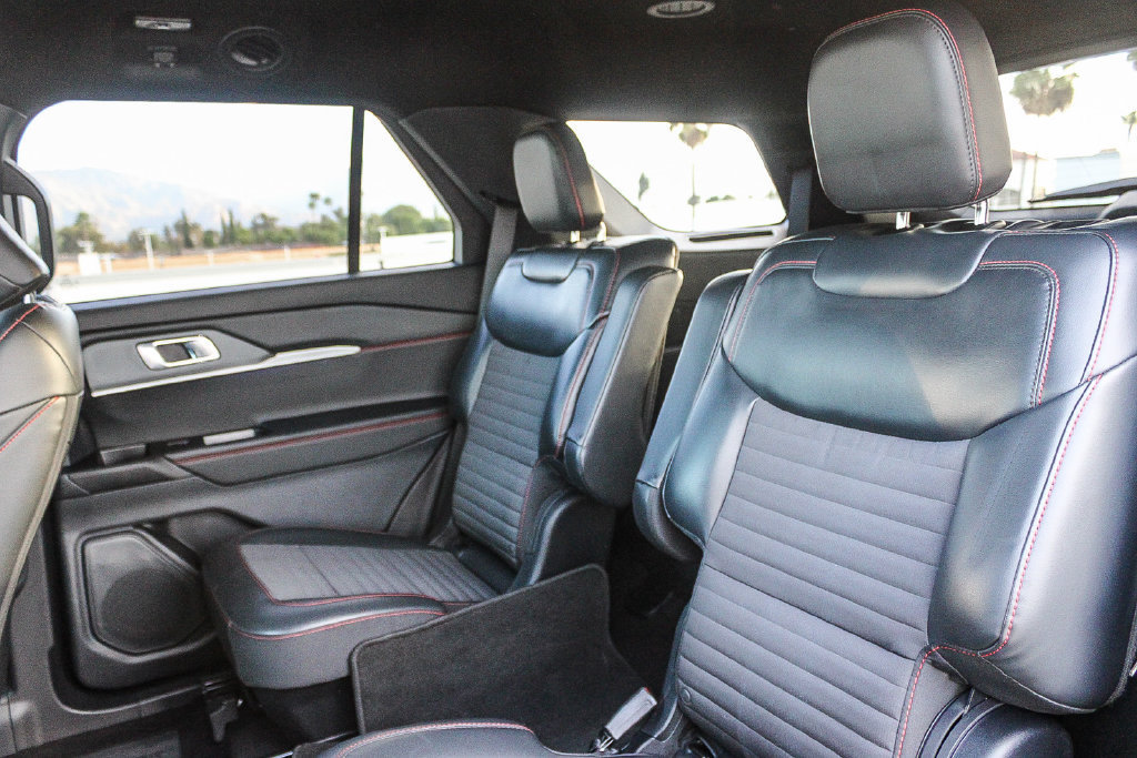 Used 2026 Ford Explorer ST-Line w/ ST-Line Street Pack RWD image 19