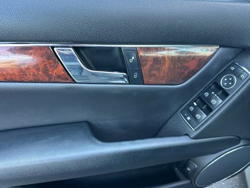 Used 2010 Mercedes-Benz C 300 Sport image 12