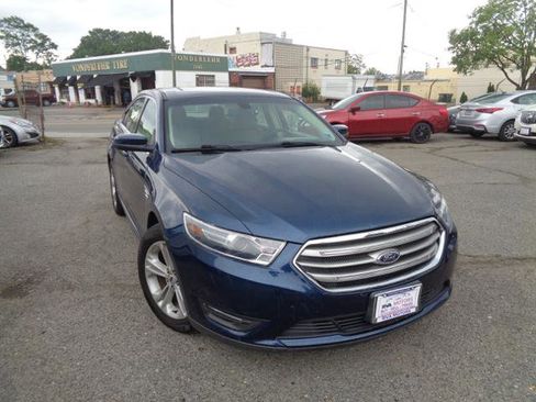 Used 2017 Ford Taurus SEL FWD image 17