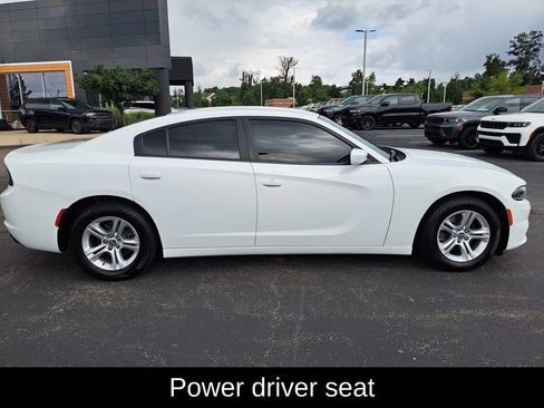 Used 2020 Dodge Charger SXT RWD image 2