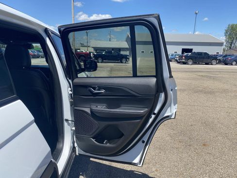 Used 2025 Jeep Grand Cherokee Altitude AWD/4WD image 34