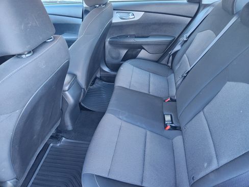 Used 2023 Kia Forte LXS w/ LXS Technology Package image 9