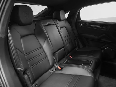 Certified 2026 Porsche Cayenne Turbo GT AWD/4WD image 31