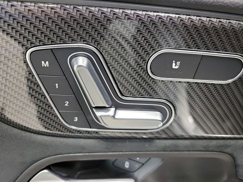 Used 2024 Mercedes-Benz GLB 35 AMG 4MATIC image 35