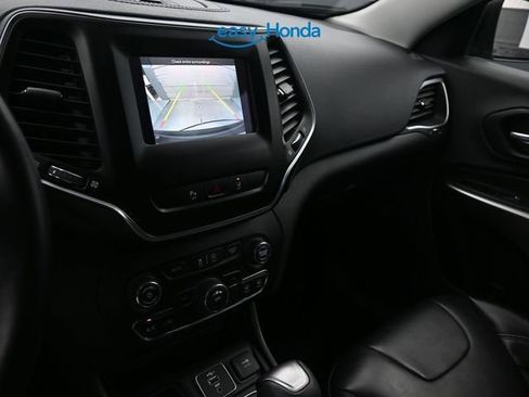 Used 2021 Jeep Cherokee Latitude Plus image 12