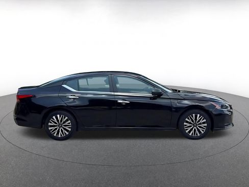 Used 2025 Nissan Altima 2.5 SV FWD image 15