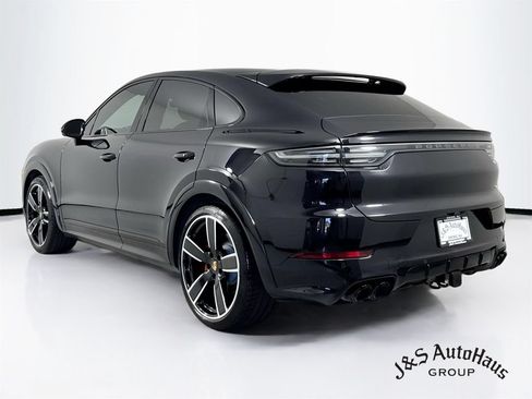 Used 2022 Porsche Cayenne GTS AWD/4WD image 5