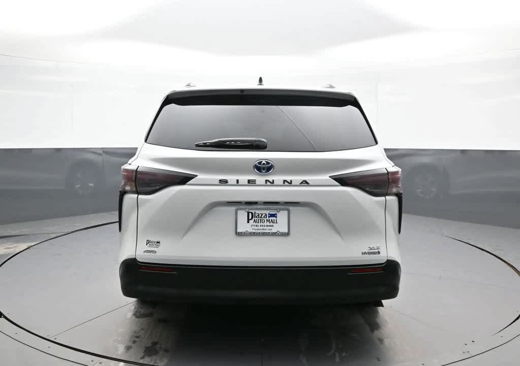 Used 2024 Toyota Sienna XLE w/ XLE Plus Package AWD/4WD image 7