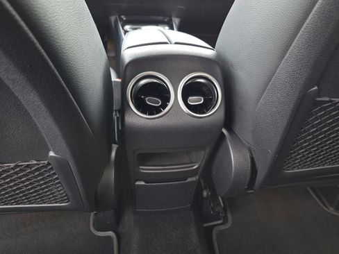 Used 2021 Mercedes-Benz GLB 250 image 17