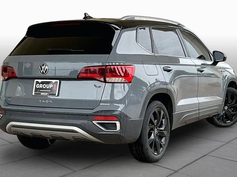 Used 2023 Volkswagen Taos SE w/ Panoramic Sunroof Package FWD image 12