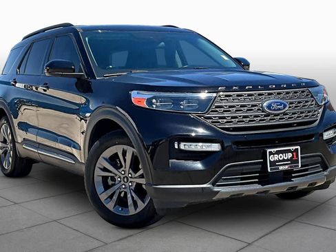Certified 2022 Ford Explorer XLT w/ Equipment Group 202A RWD image 3