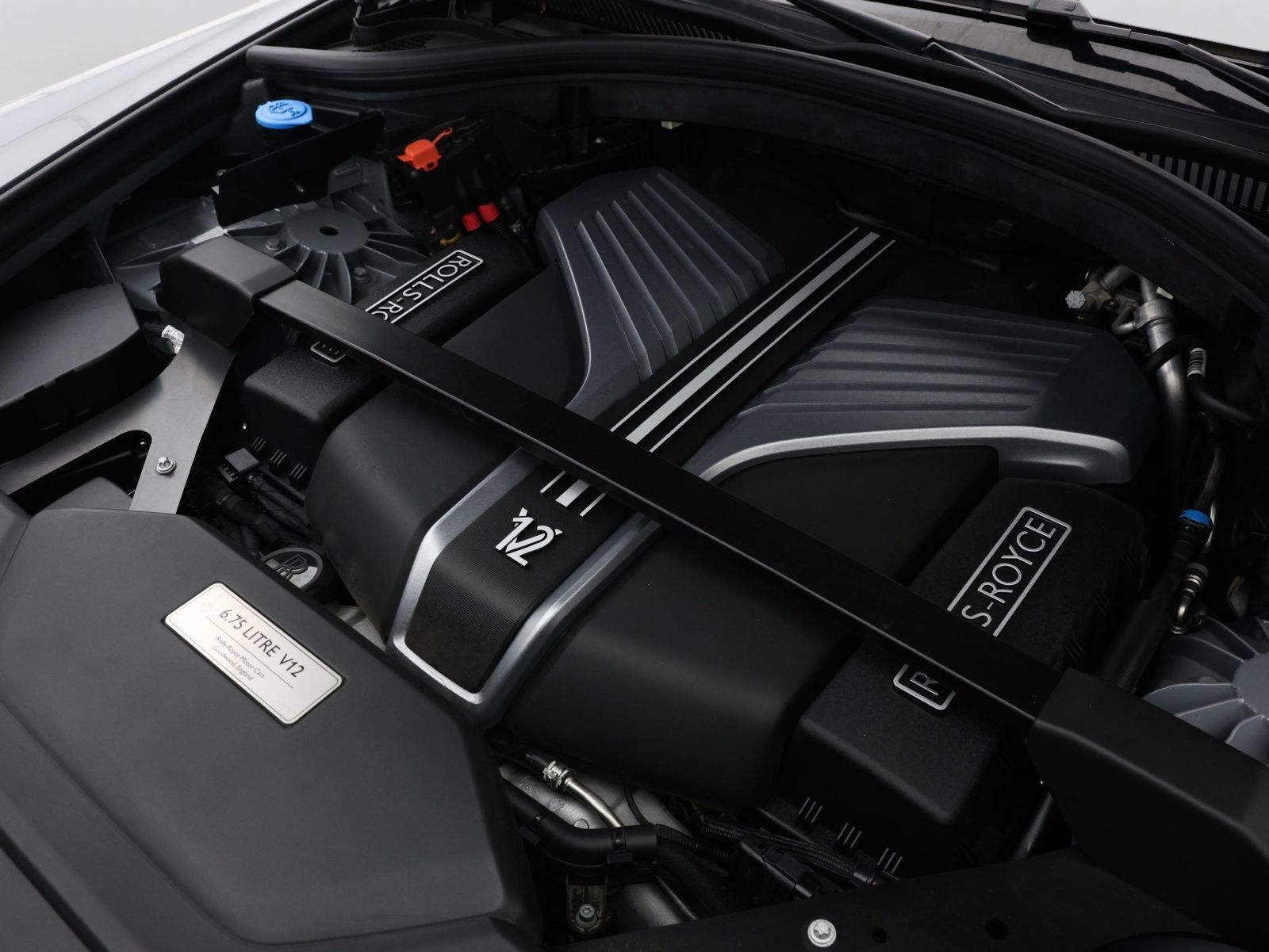 Certified 2025 Rolls-Royce Cullinan Black Badge AWD/4WD image 21