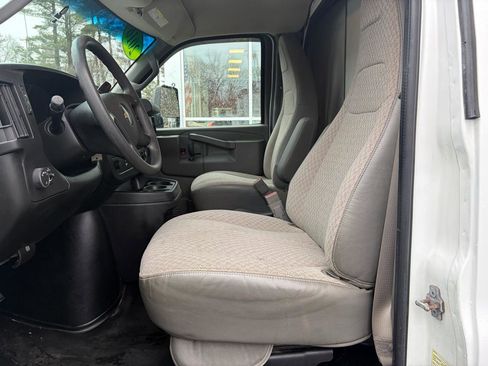 Used 2016 Chevrolet Express 3500 RWD image 19