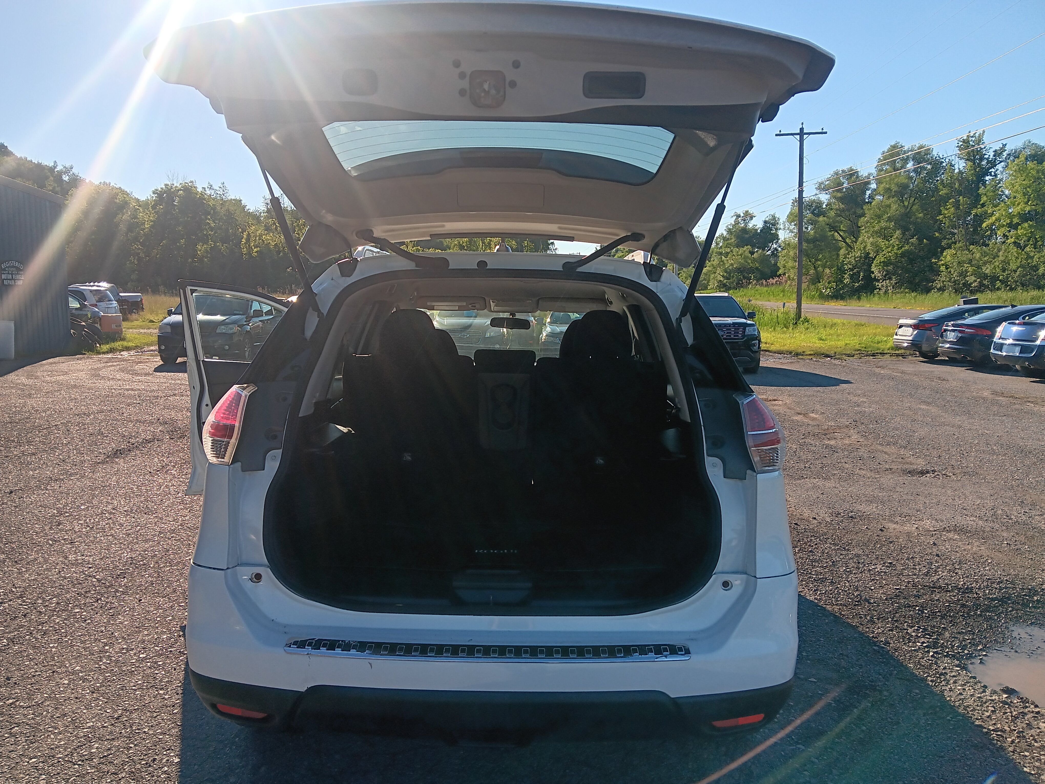 Used 2016 Nissan Rogue S w/ Appearance Package AWD/4WD image 4